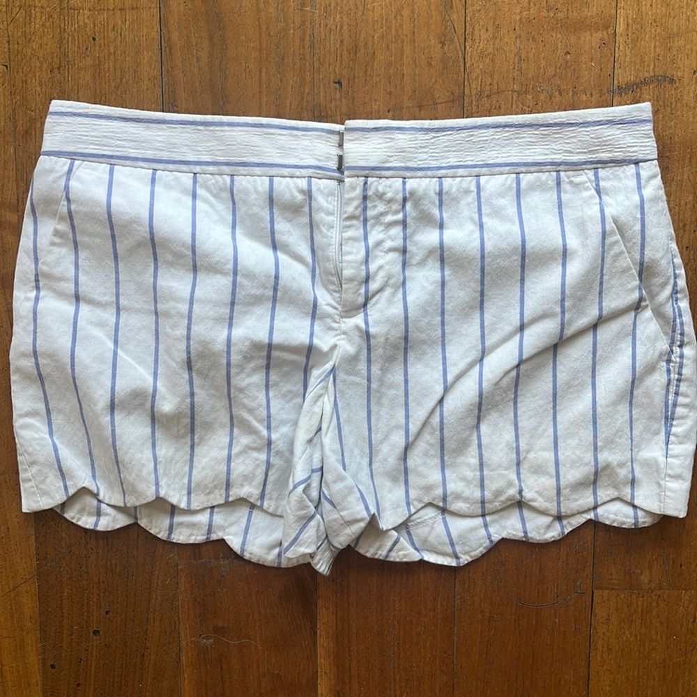 Club Monaco shorts - white with blue stripe and scalloped hem size 4